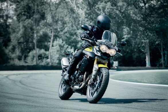 triumph_tiger800_02.jpg
