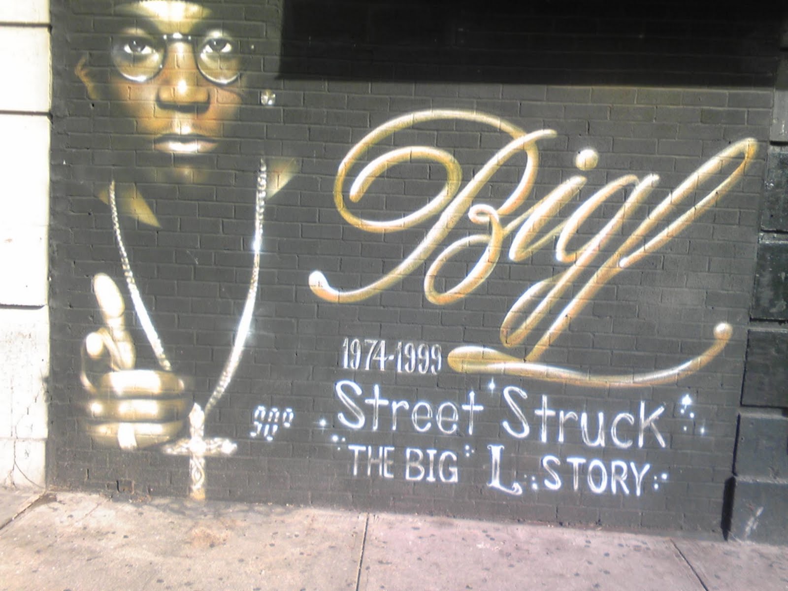 http://2.bp.blogspot.com/_MwXIV05yzp8/TQ5u7cHciCI/AAAAAAAAADI/s53D0rFOXnU/s1600/Big%2BL%2BMural.jpg