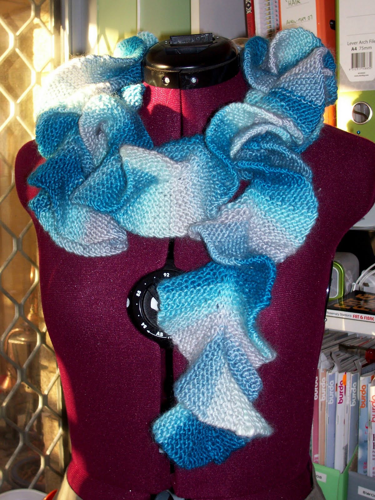 josieloves2sew: Spiral scarf - another knitting project