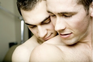 http://2.bp.blogspot.com/_MzfiZR5yWmI/TRXCiL6sliI/AAAAAAAAAko/uwFaqb5SFq0/s1600/gay-couple.jpg