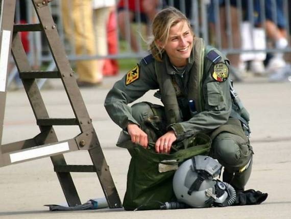 Những nữ cảnh sát dũng cảm xinh đẹp của các nước World%27s+Most+Bravest+Uniformed+Ladies+05