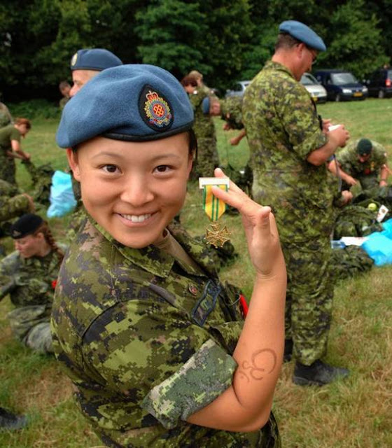 Những nữ cảnh sát dũng cảm xinh đẹp của các nước World%27s+Most+Bravest+Uniformed+Ladies+17
