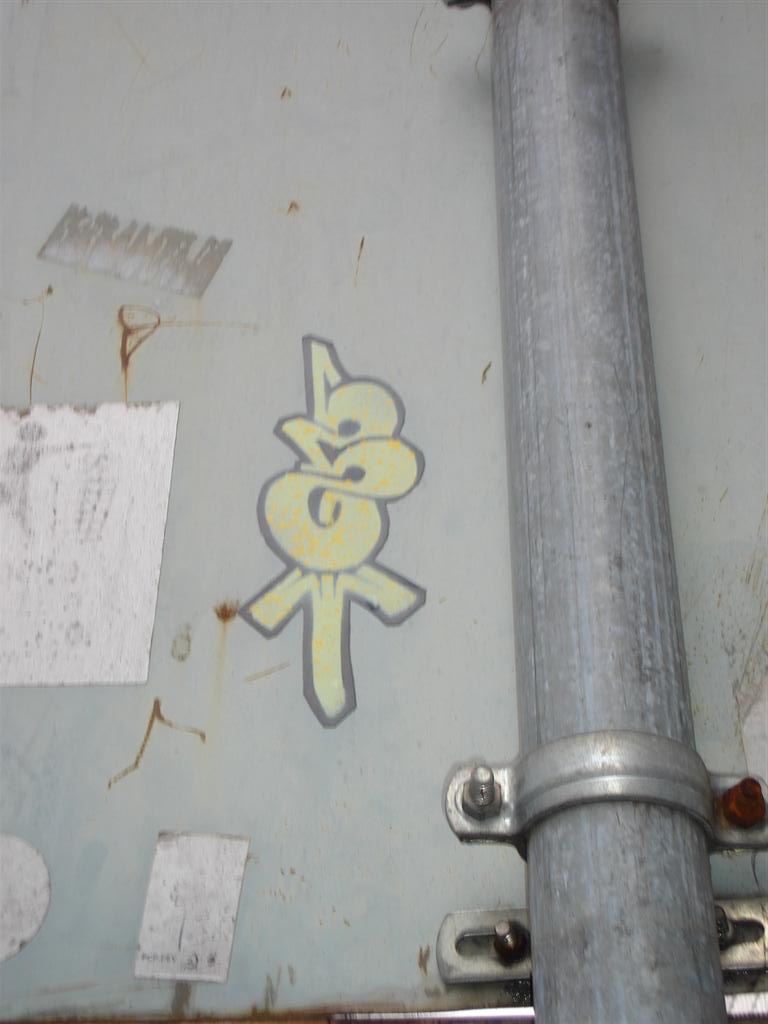 [PZT+Sticker+Graffiti+Porto.JPG]