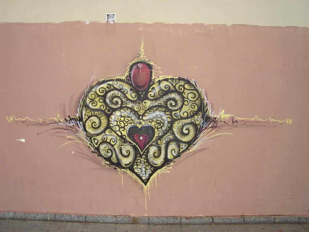 [PZT+Character+Graffiti+Porto.JPG]