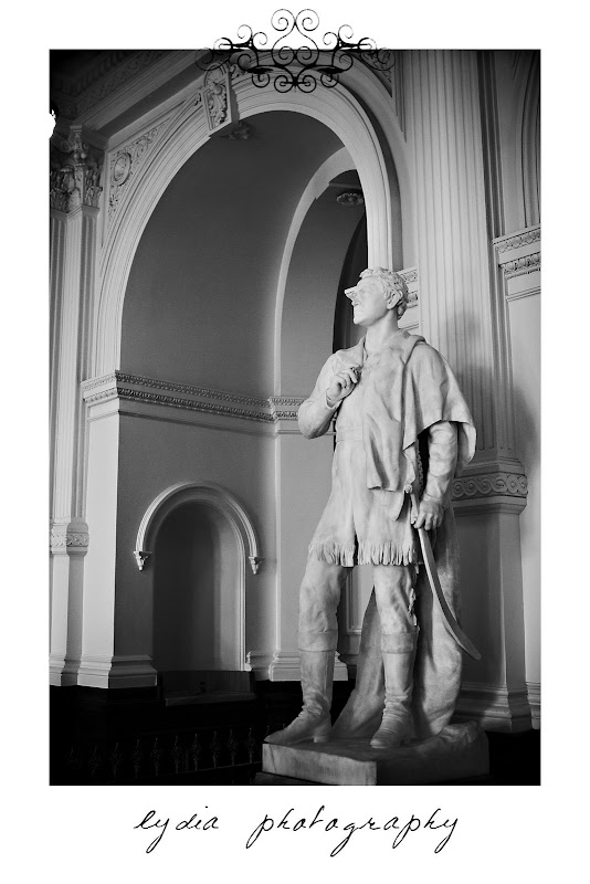 A statue inside the capitol at lifestyle kids portraits in San Antonio, Texas