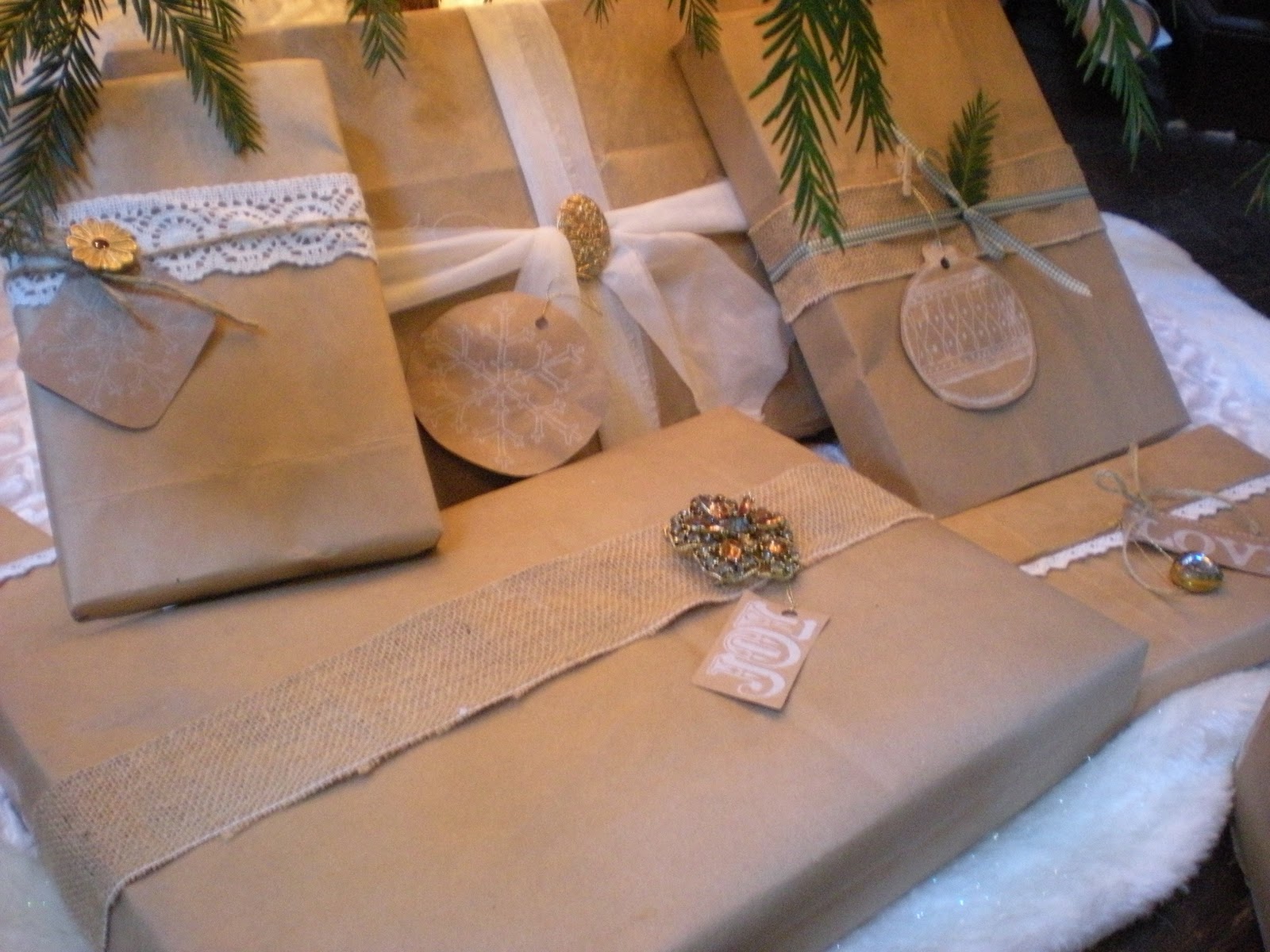 Reloved Rubbish: Brown Paper Christmas Gifts