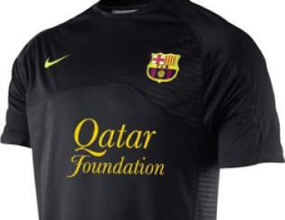 http://2.bp.blogspot.com/_N8XIbTjgYCE/TSazCewla5I/AAAAAAAAAsE/P2hXNC7kxP4/s1600/Barca+awayshirt.jpg