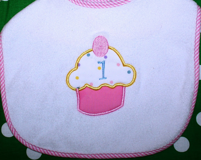 cupcake birthday bib