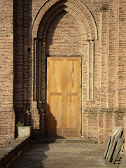 Ante la puerta de Lourdes