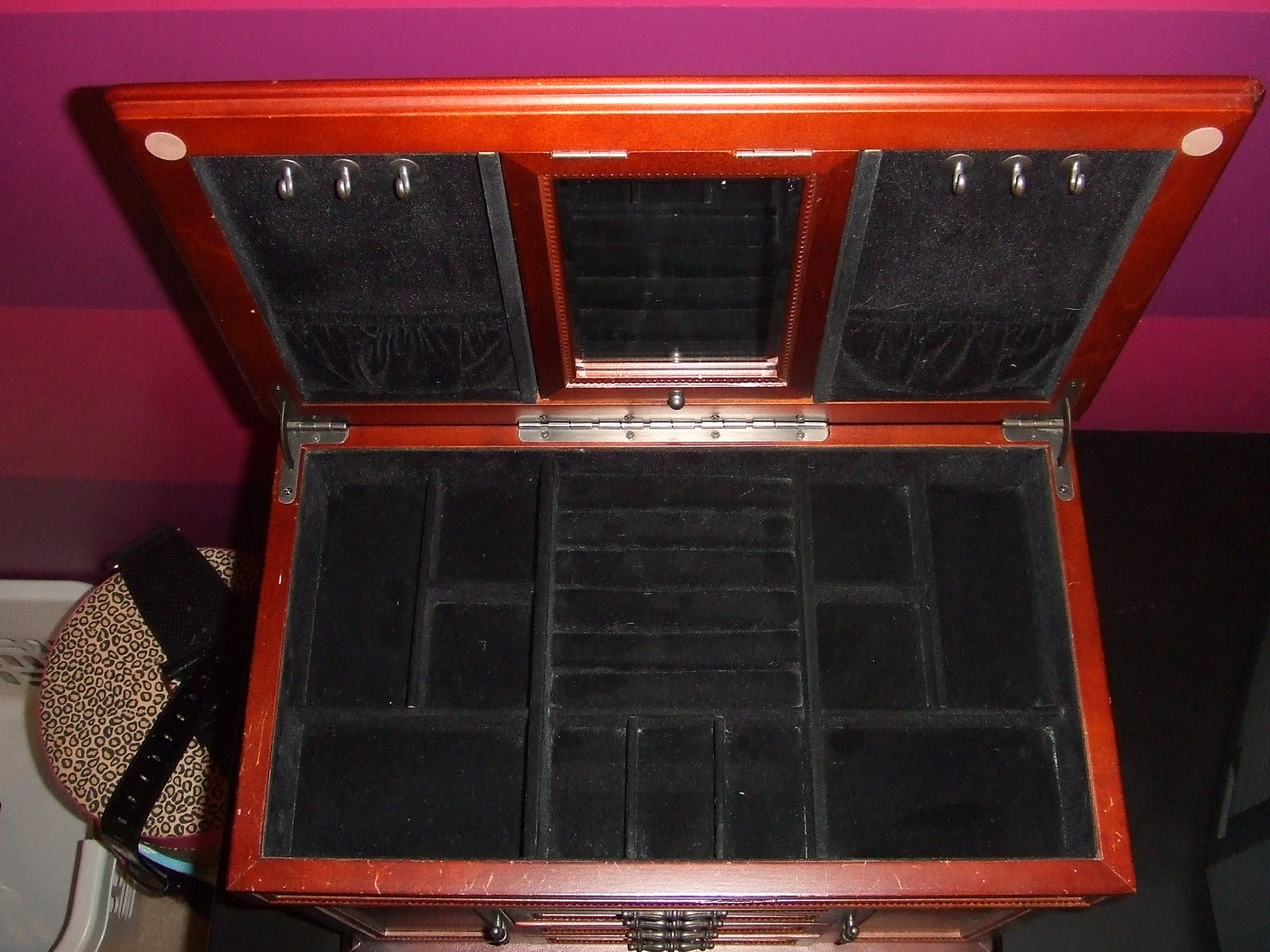 ORGANIZE CLEAN DESIGN How to Clean and Organize a Velvet Jewelry Box
