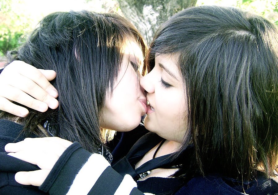 HAIRSTYLE: Emo Kiss.