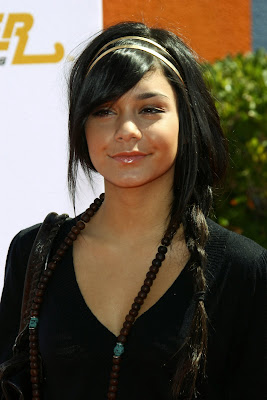 تسريحات شعر لسكووول مرره كوول Vanessa+Hudgens+Haircut