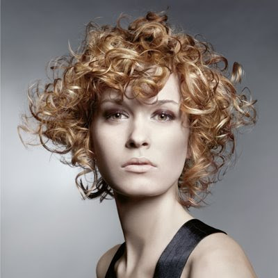 blone curly short haircuts for women/girl