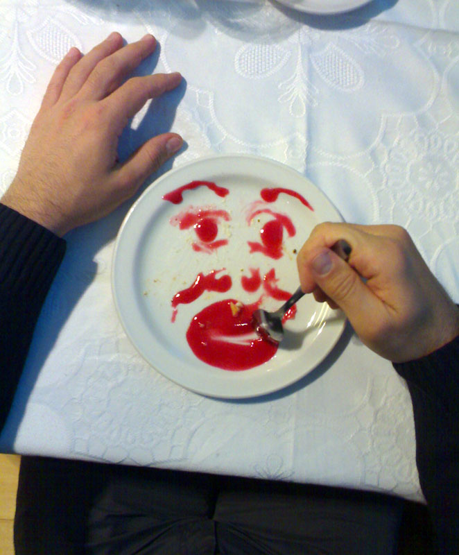 [A+brincar+com+comida_NET.jpg]