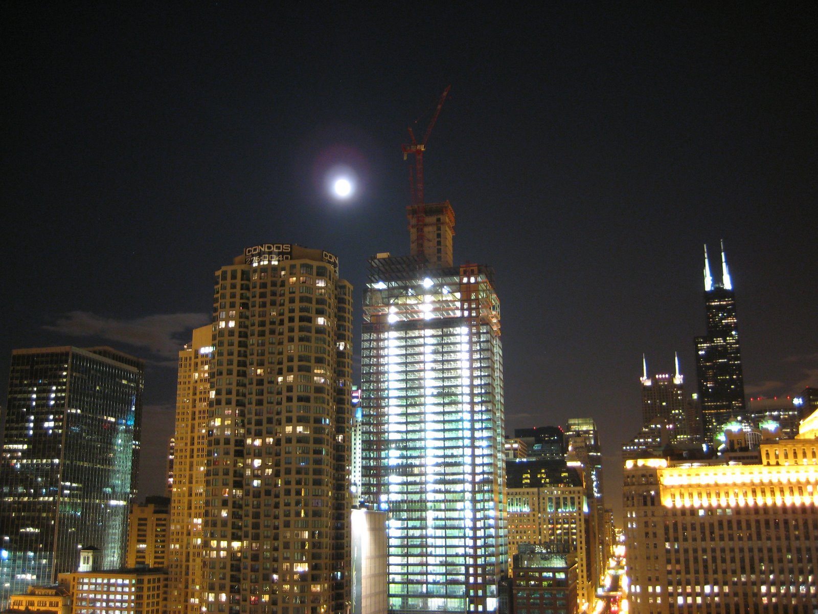 [moon_over_new_tower_river_north.JPG]