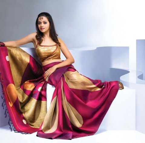 Actress Bhavana Latest Pics in Saree hot images