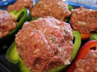 These easy-to-make stuffed peppers are a delicious and healthy home-cooked meal that is sure to become a family favorite. #womenlivingwell #easyrecipe #peppers #beef 