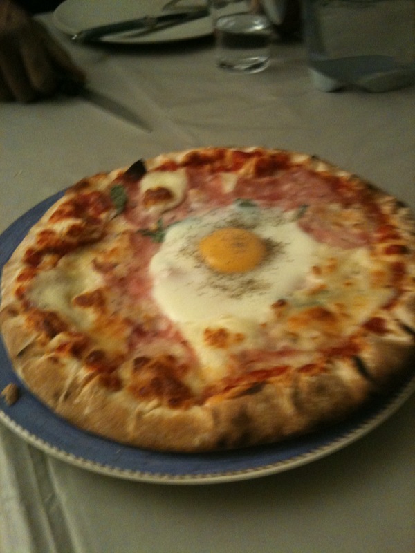 Fernanda vous contemple du haut de la Tour Eiffel Steak tartare