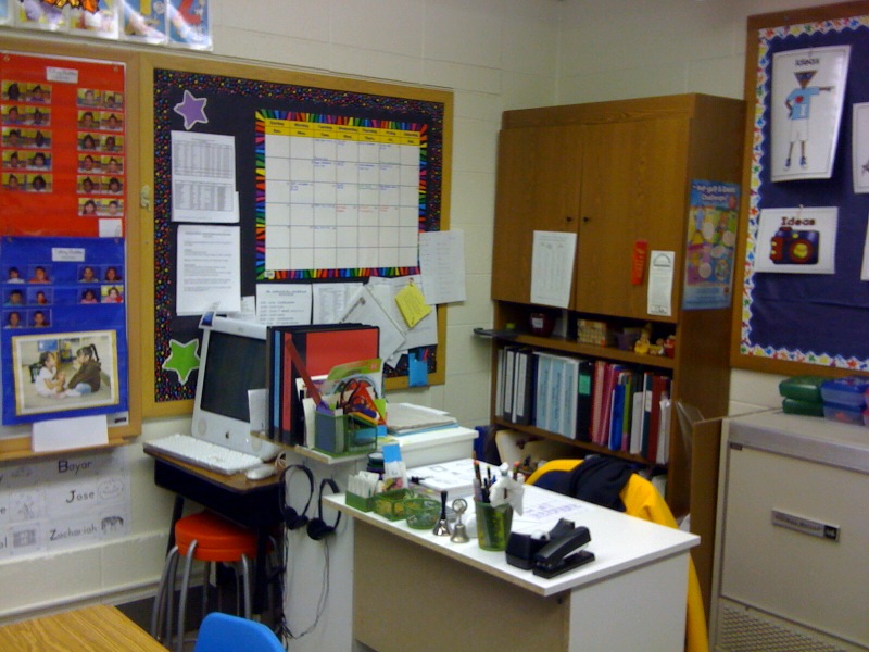 Teacher Desk In Classroom Teacher Desk In Classroom