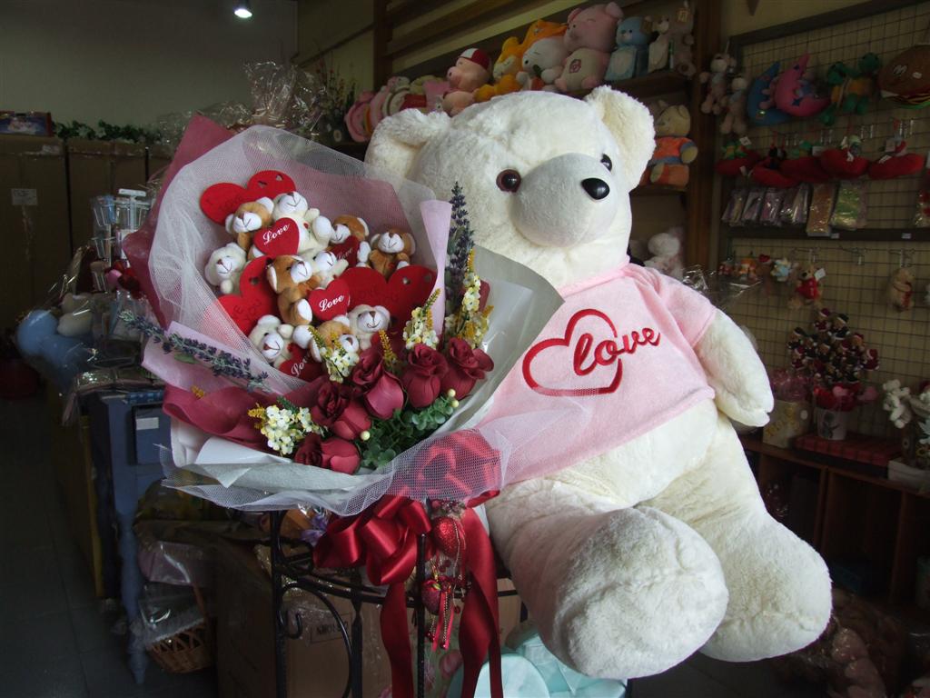[Valentine+01+(Large).JPG]