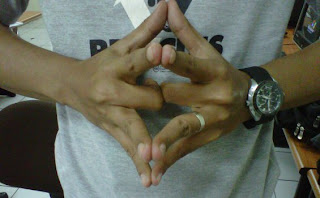 http://2.bp.blogspot.com/_NbNw1PvEVLI/TT4lWkVzVYI/AAAAAAAADv0/dDjWnRpHdI0/s1600/jari_manis_2.jpg