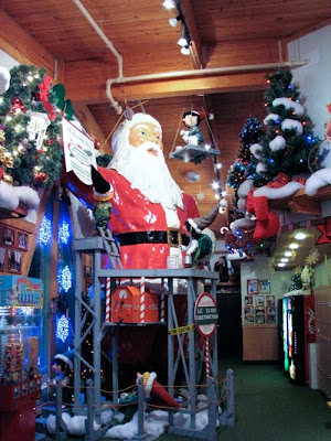 Bronner’s – the biggest christmas store in the world Bronner's: World's Largest Christmas Store - Just Short of Crazy