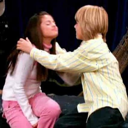 Nick Jonas Selena Gomez Kissing on Selena Dylan Kiss Jpg