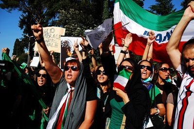 [rome_iran_protests[1].jpg]