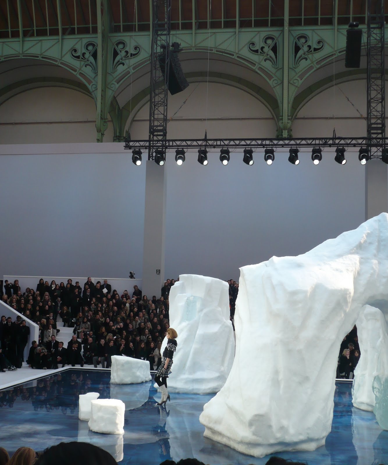 [chanel2010_11.JPG]