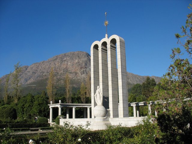 [hugenot+monument]