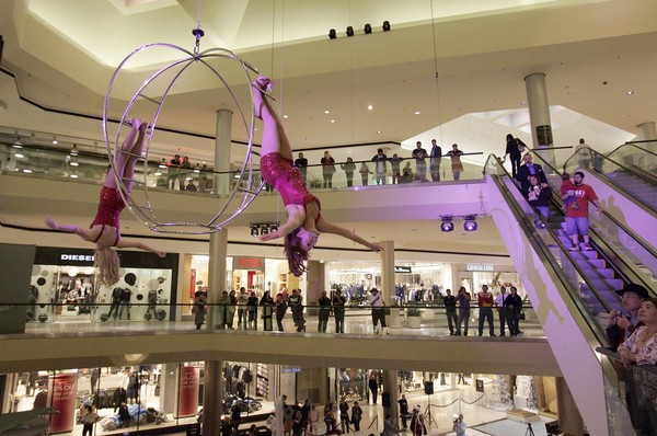 Beverly Center Shopping Mall 1+1z