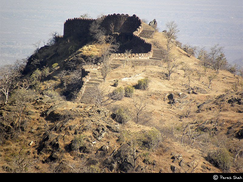 [Kumbhal-garh-fort-wall-36-k.jpg]