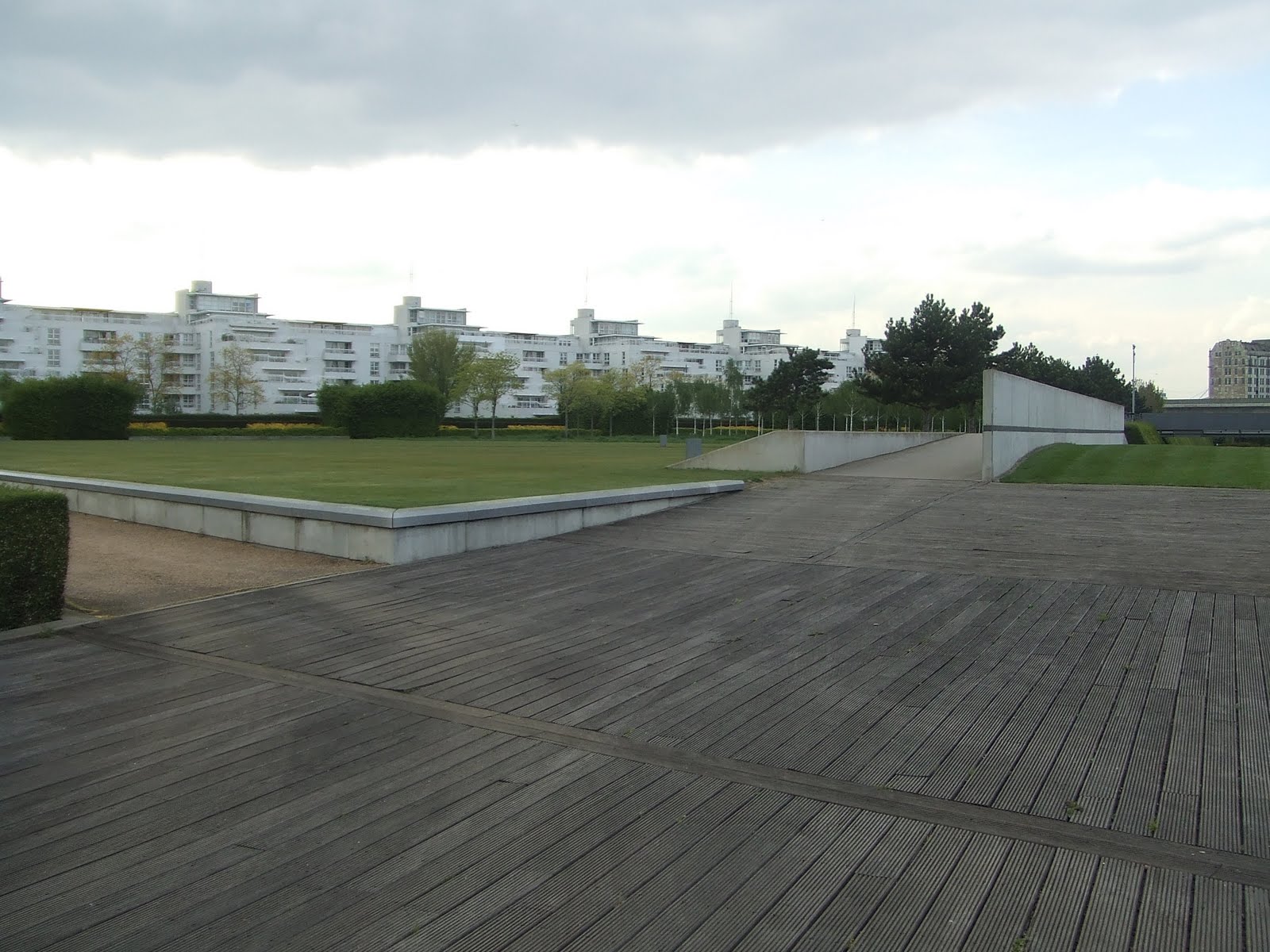 Landscape.IS.Hankin Thames Barrier Park