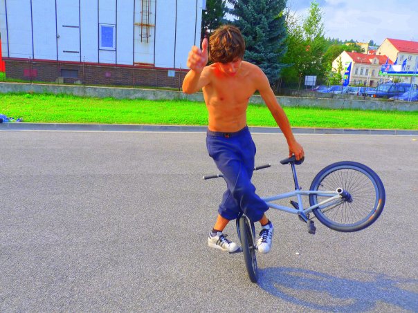 [21961_100291923334431_100000608704580_6096_1865914_n.jpg]