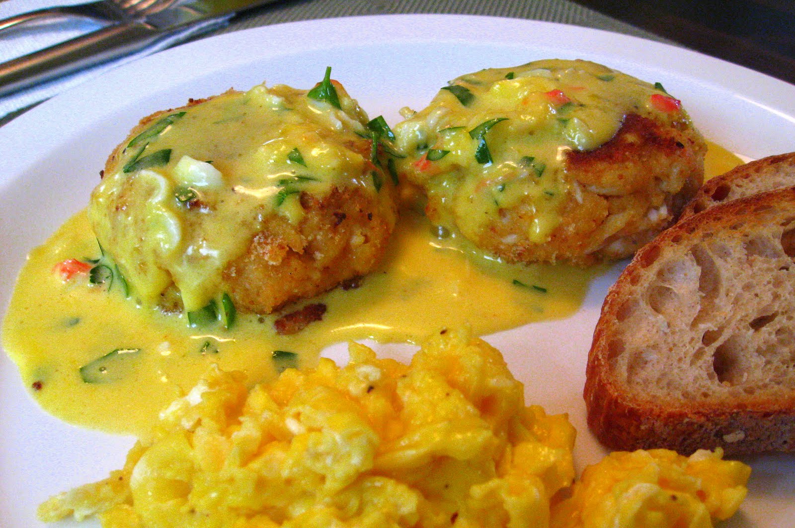[crabcakes1.jpg]