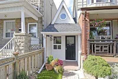 The Little House - Toronto's Smallest House (6) 1
