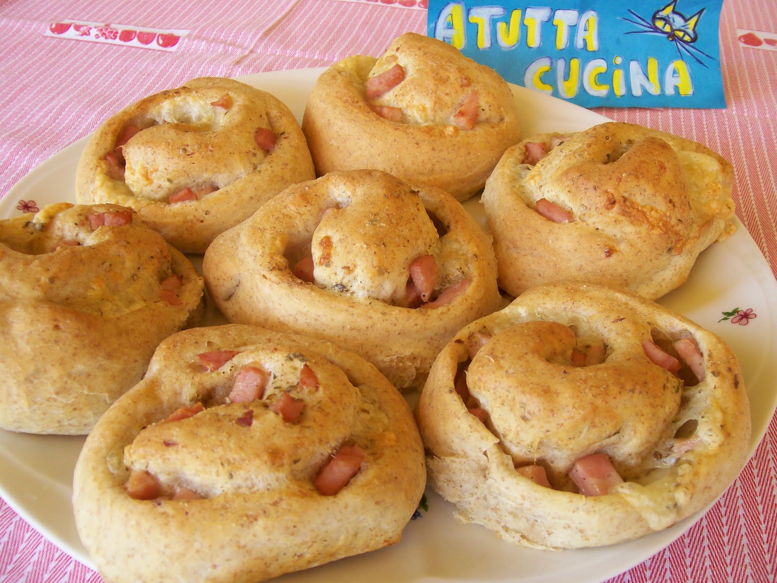 A TUTTA CUCINA ROSE di MOZZARELLA e PROSCIUTTO