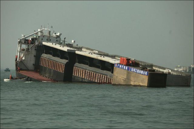 Pix Grove Sos A Sinking Barge