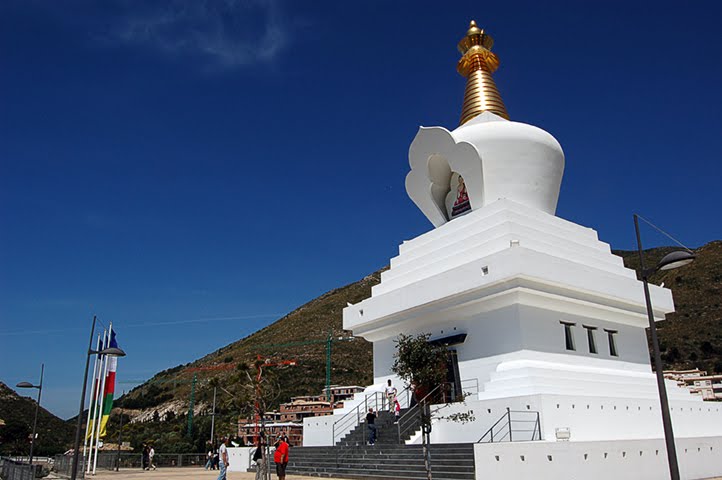 ALBERTO SERRANO 37. Templo Budista (Benalmádena)