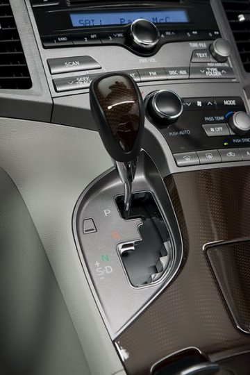 [toyota-gear-selector.jpg]