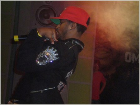 [omarion+cut+hair.jpg]