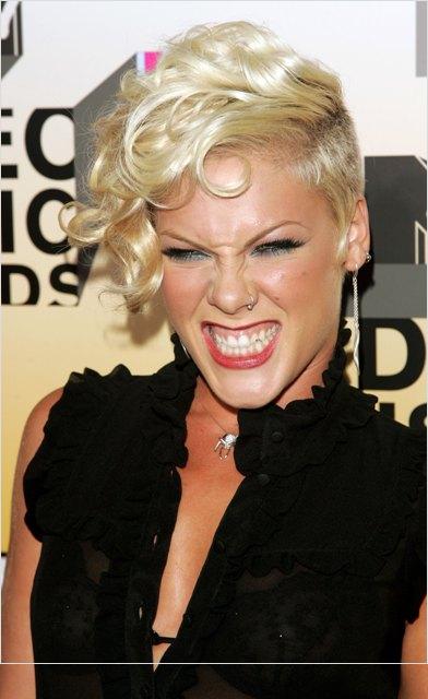 [pink%20vma%205%20aug06.jpg]