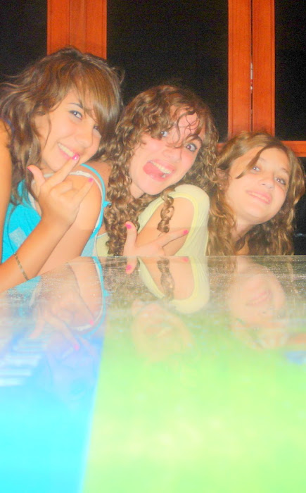 MIS MEJORES AMIGAS.. =)