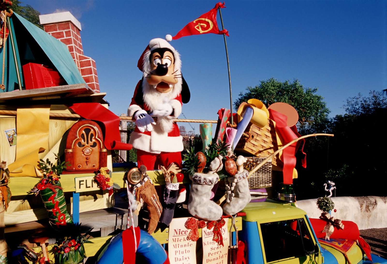 http://2.bp.blogspot.com/_O7P7LEzT_UI/THAFx_SQdJI/AAAAAAAAR5U/DX8GDJlE7pc/s1600/Mickeys+Jingle+Jungle+Parade+(c)+Disney.jpg