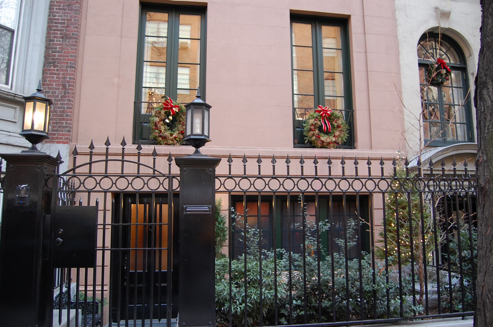 Habitually Chic® Christmas on the Upper East Side