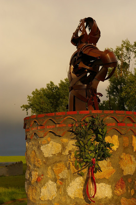 ESTATUA DE BERNARDO DEL CARPIO