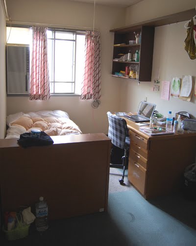 [dorm+room.jpg]