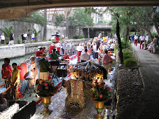 Preparing the floats for the river parade