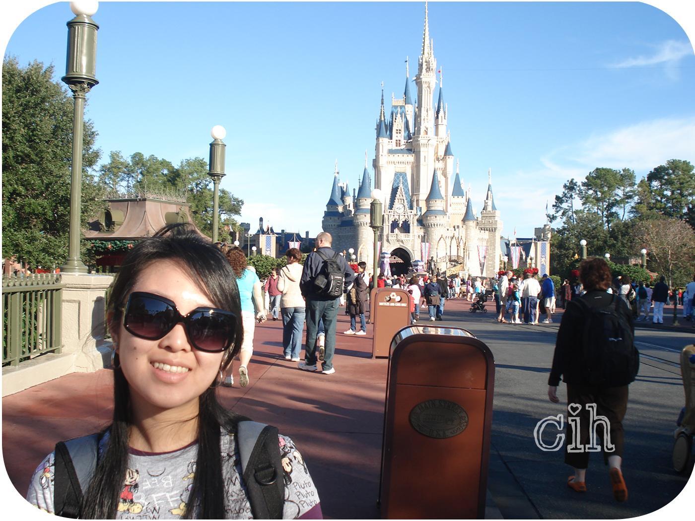 [DISNEY2010_05.jpg]