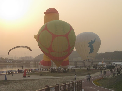 Cartoon Hot Air Balloon Pictures. cute hot air balloon which